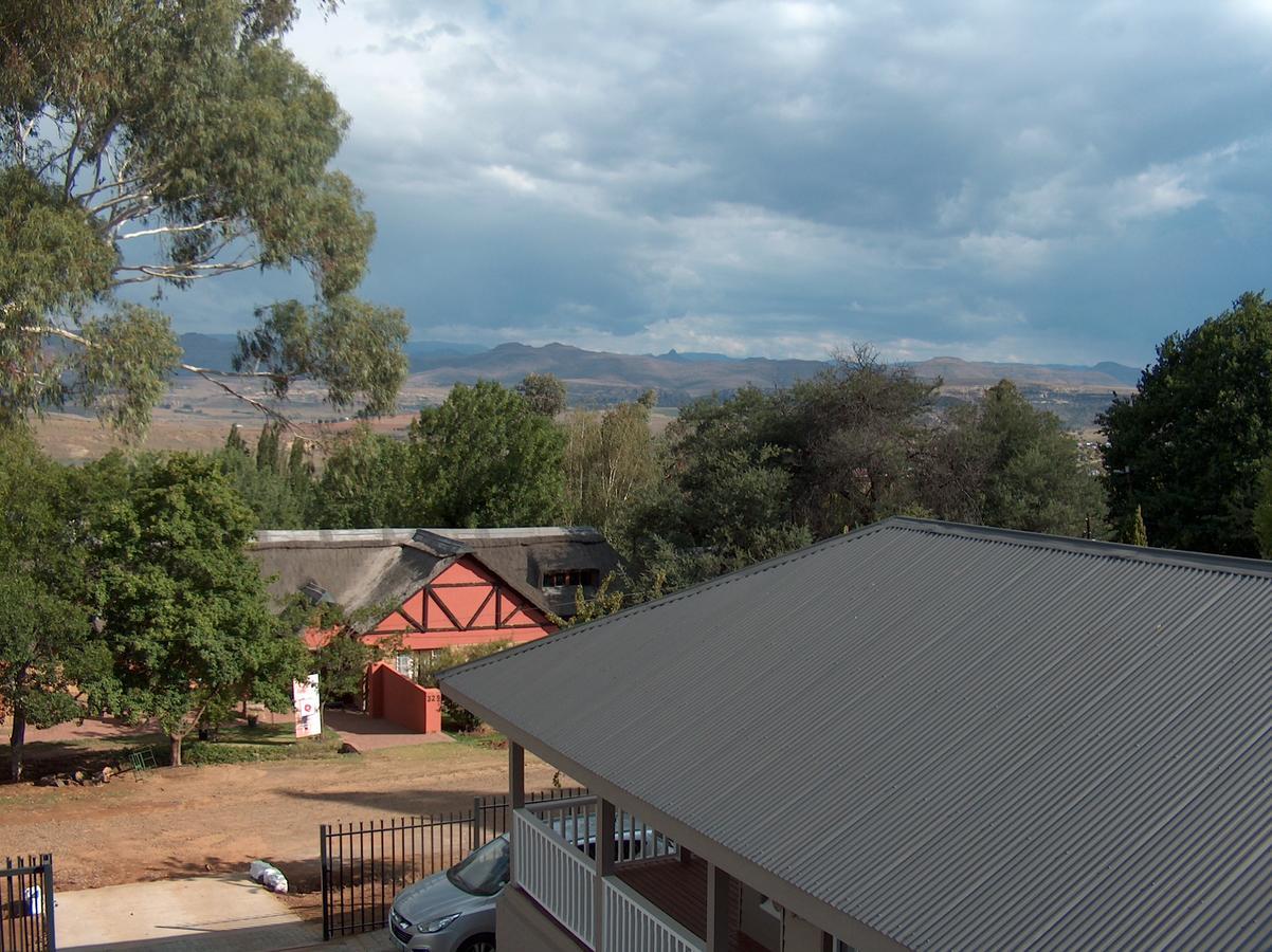 The Courtyard Guest House Clarens Eksteriør bilde
